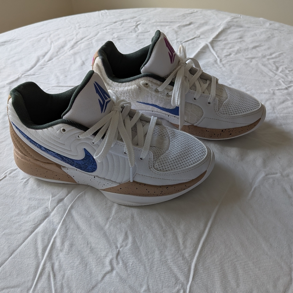 Women's Nike 12 am Kicks - Size 7 / Euro 38